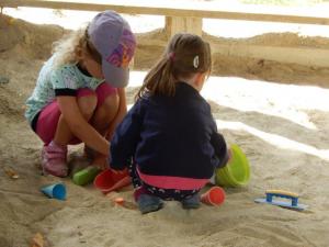 Spielen im Sandkasten